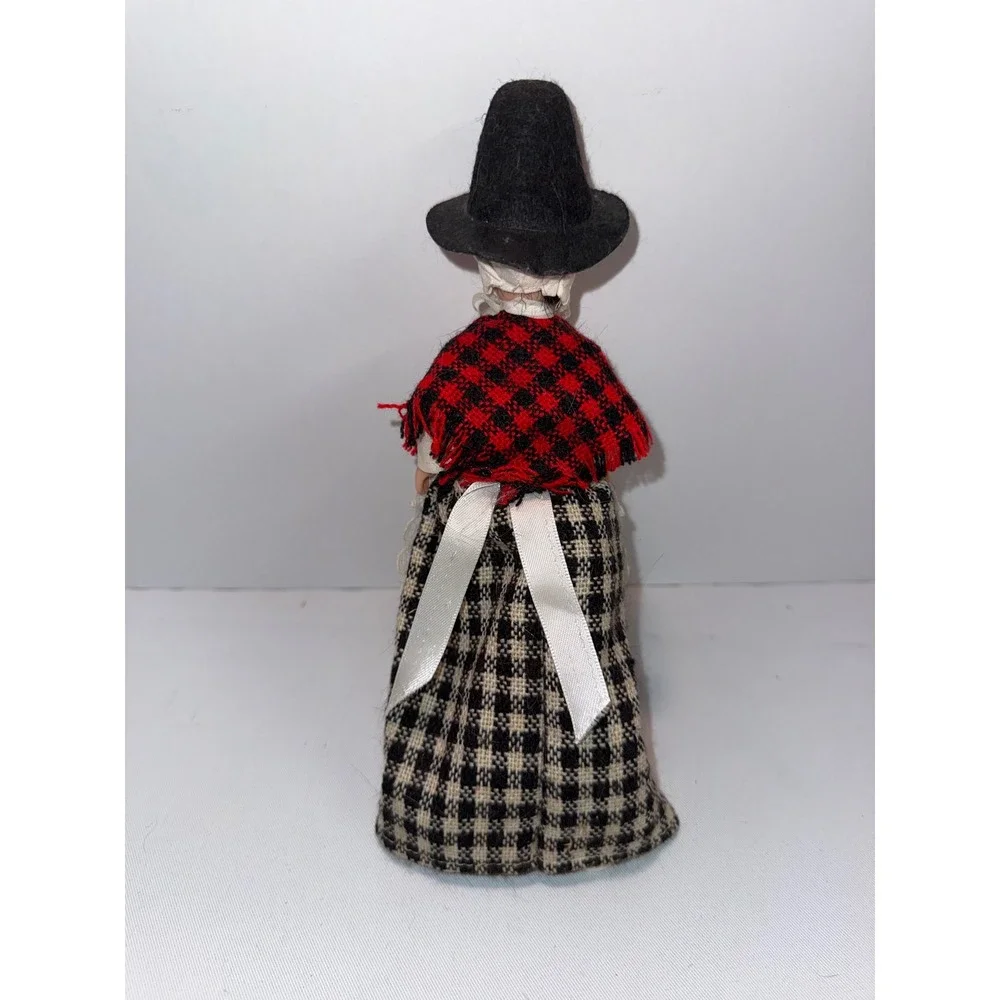 Vintage Welsh Souvenir Doll Traditional Folk Costume Black Felt Hat 8.5 Inch